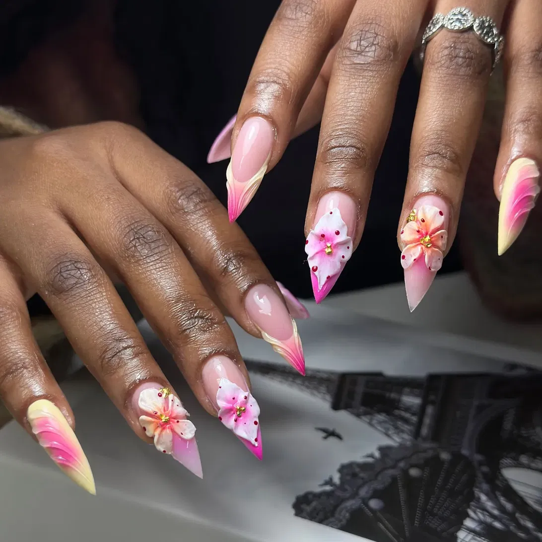 Abstract pink and gold nails